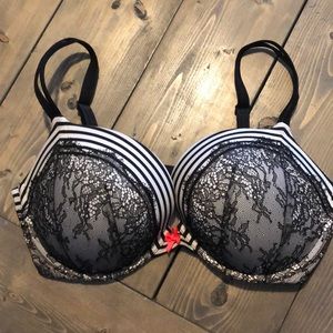 Victoria’s Secret Very Sexy Push Up Bra Size 36DD